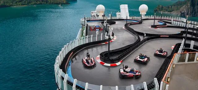881x400 race track