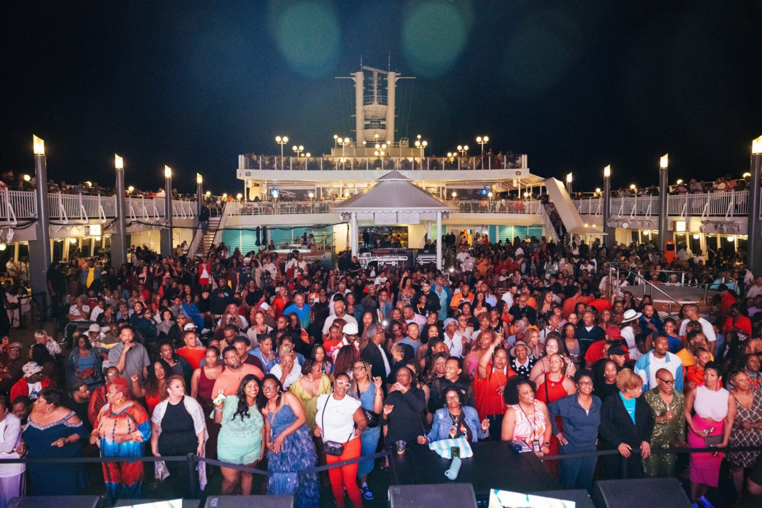 cruise crowd shot
